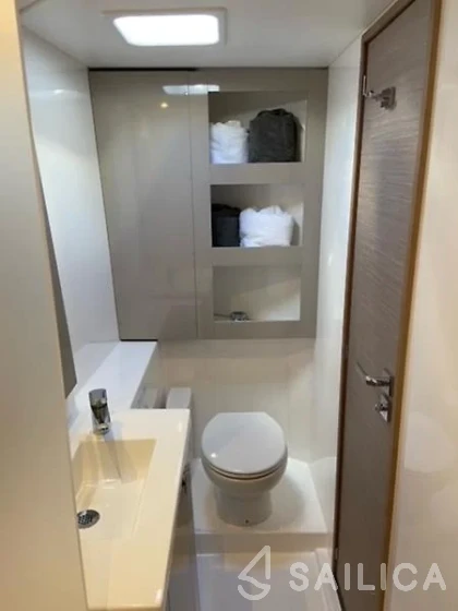 Isla 40 - Yacht Charter Sailica