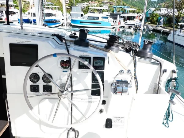 Isla 40 - Yacht Charter Sailica