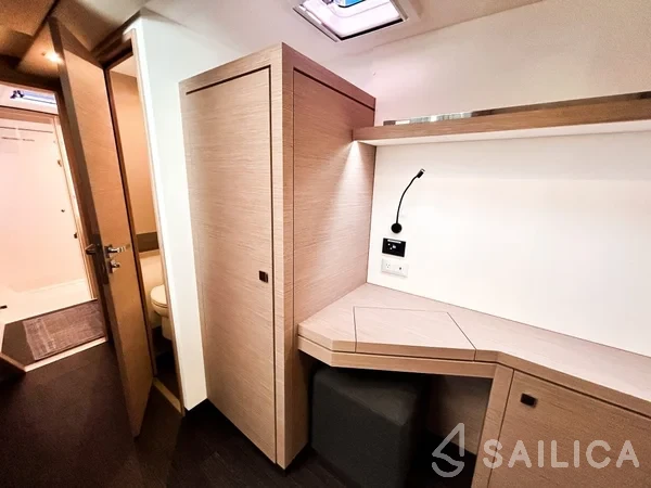 Isla 40 - Yacht Charter Sailica