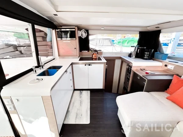 Isla 40 - Yacht Charter Sailica