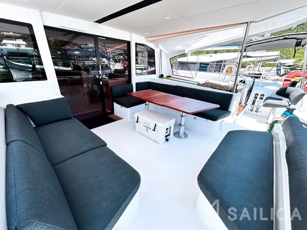 Nautitech 44 - Yacht Charter Sailica
