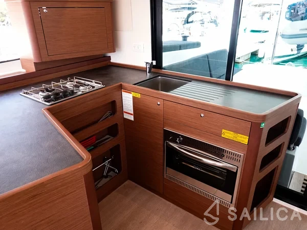 Lagoon 42 - Yacht Charter Sailica