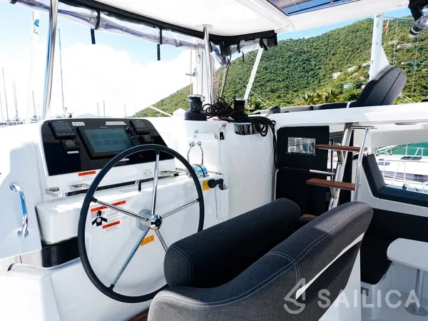 Lagoon 42 - Yacht Charter Sailica