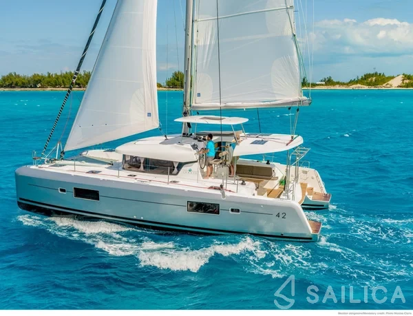 Lagoon 42 - Yacht Charter Sailica