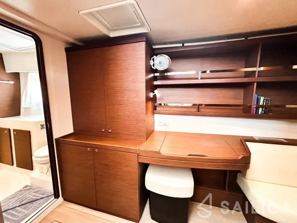 Lagoon 42 - Yacht Charter Sailica