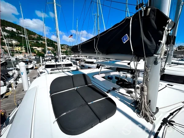Lagoon 42 - Yacht Charter Sailica