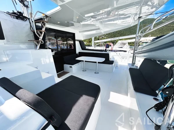 Lagoon 42 - Yacht Charter Sailica