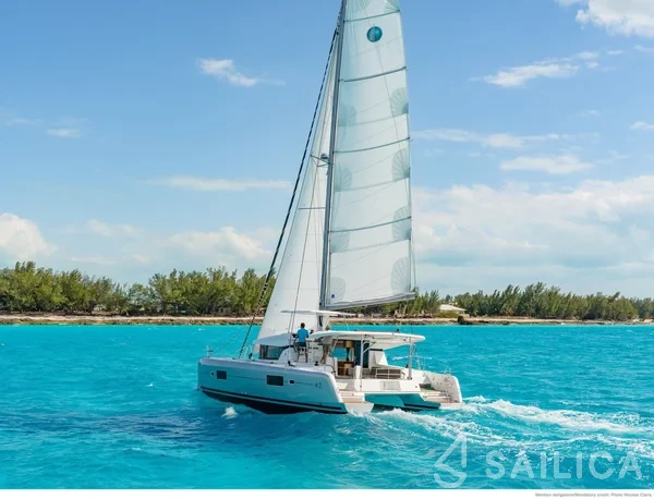 Lagoon 42 - Yacht Charter Sailica