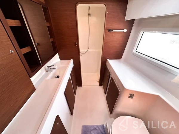 Lagoon 42 - Yacht Charter Sailica