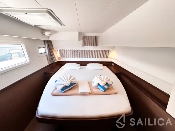 Lagoon 42 - Yacht Charter Sailica