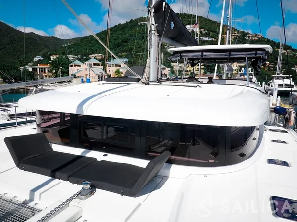 Lagoon 42 - Yacht Charter Sailica