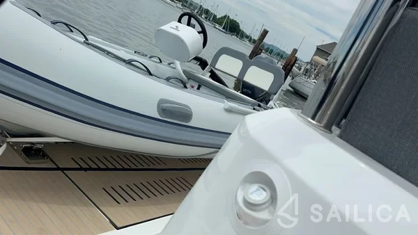 Fountaine Pajot MY6 - Yacht Charter Sailica