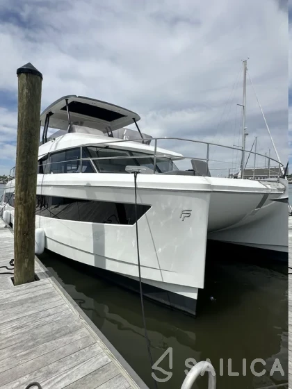 Fountaine Pajot MY6 - Yacht Charter Sailica