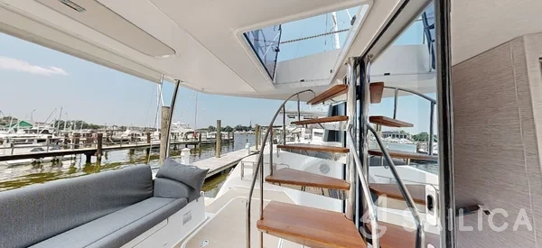 Fountaine Pajot MY6 - Yacht Charter Sailica