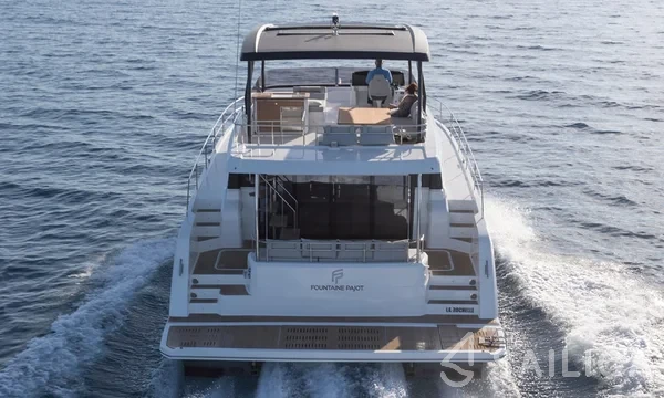 Fountaine Pajot MY6 - Yacht Charter Sailica