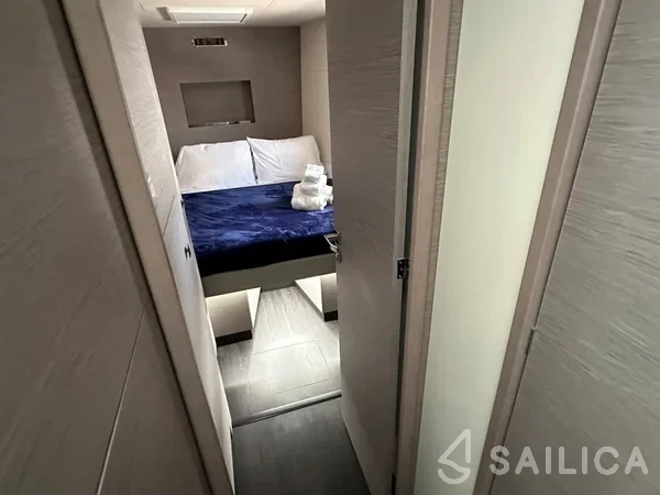 Fountaine Pajot MY6 - Yacht Charter Sailica