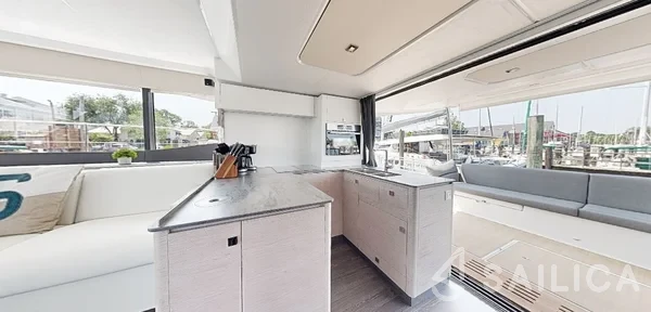 Fountaine Pajot MY6 - Yacht Charter Sailica