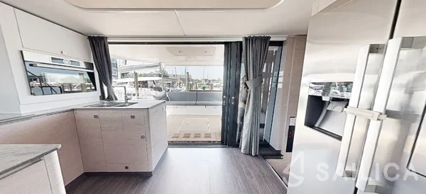 Fountaine Pajot MY6 - Yacht Charter Sailica