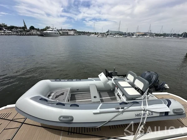 Fountaine Pajot MY6 - Yacht Charter Sailica