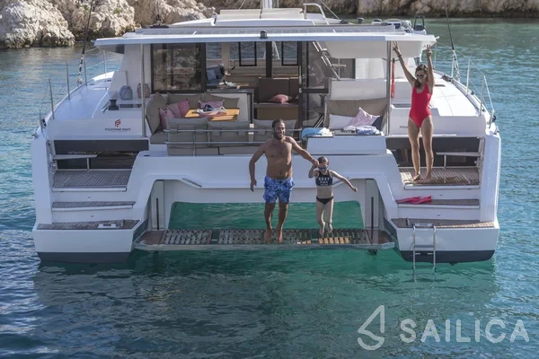 Astréa 42 - Yacht Charter Sailica