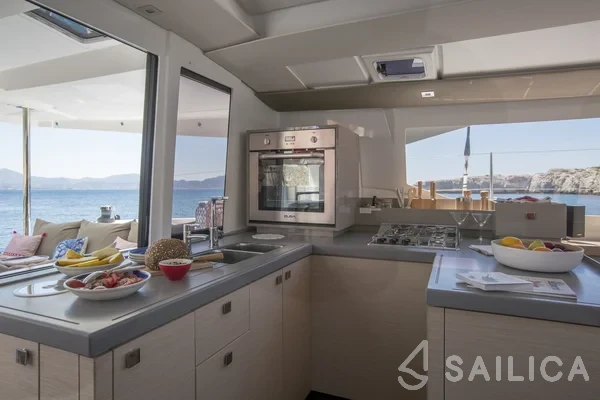 Astréa 42 - Yacht Charter Sailica