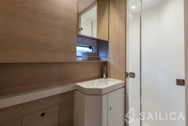 Bali 5.4. - Yacht Charter Sailica