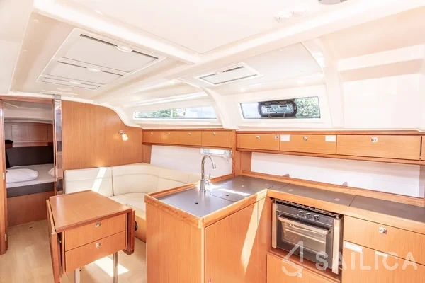 Bavaria 37 - Yacht Charter Sailica