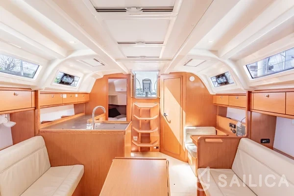 Bavaria 37 - Yacht Charter Sailica