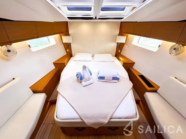 Jeanneau 54 - Yacht Charter Sailica