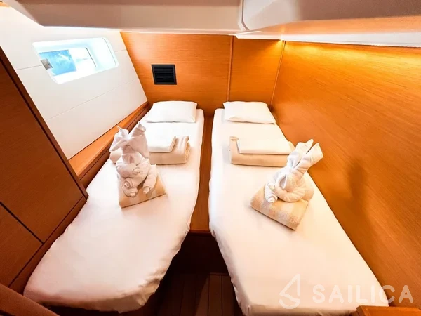 Jeanneau 54 - Yacht Charter Sailica