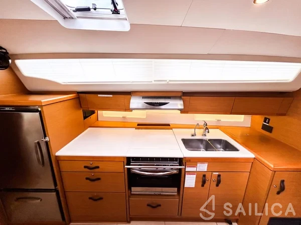 Jeanneau 54 - Yacht Charter Sailica