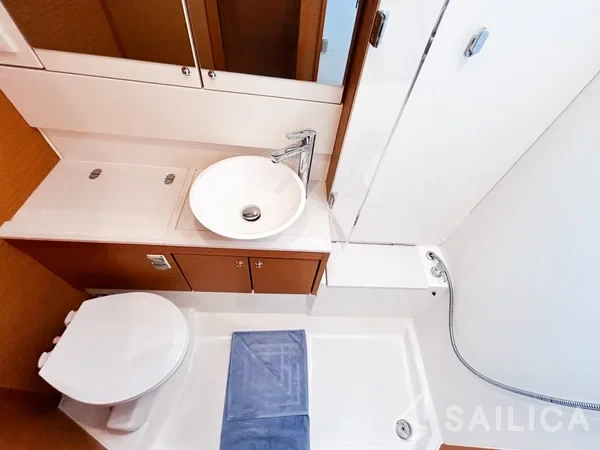 Jeanneau 54 - Yacht Charter Sailica