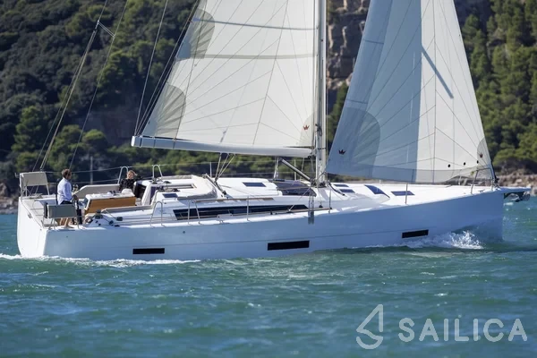 Dufour 430 Grand Large - Yacht Charter Sailica
