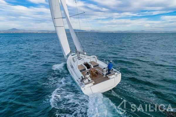 Oceanis 51.1 - Yacht Charter Sailica