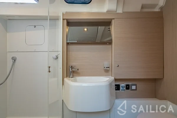 Oceanis 51.1 - Yacht Charter Sailica