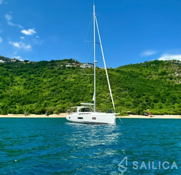 Oceanis 51.1 - Yacht Charter Sailica