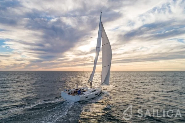 Oceanis 51.1 - Yacht Charter Sailica