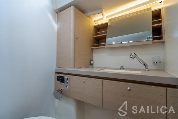 Oceanis 51.1 - Yacht Charter Sailica