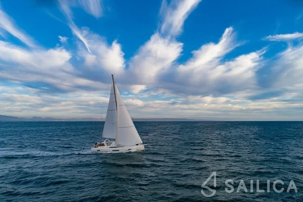 Oceanis 51.1 - Yacht Charter Sailica