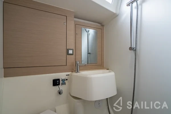 Oceanis 51.1 - Yacht Charter Sailica