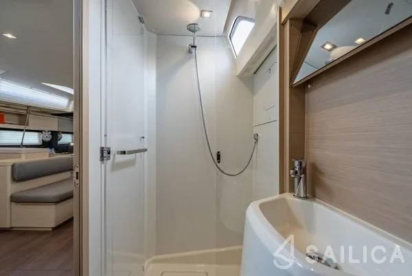 Oceanis 51.1 - Yacht Charter Sailica