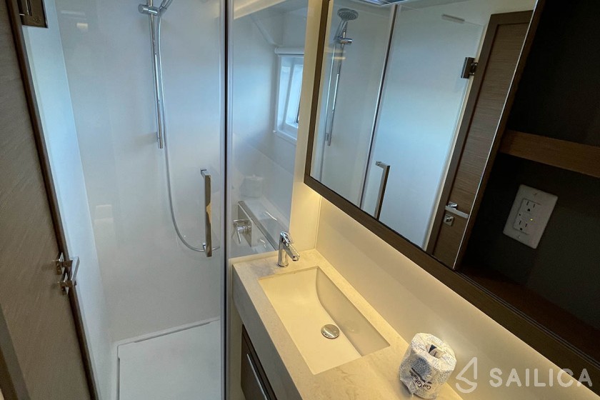 Lagoon 50 - 6 + 2 cab. - Yacht Charter Sailica