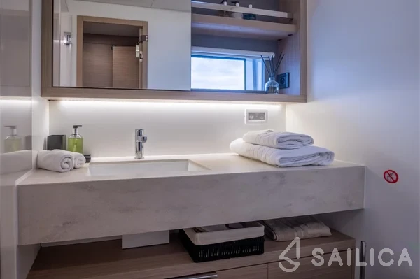 Lagoon 55 - Yacht Charter Sailica