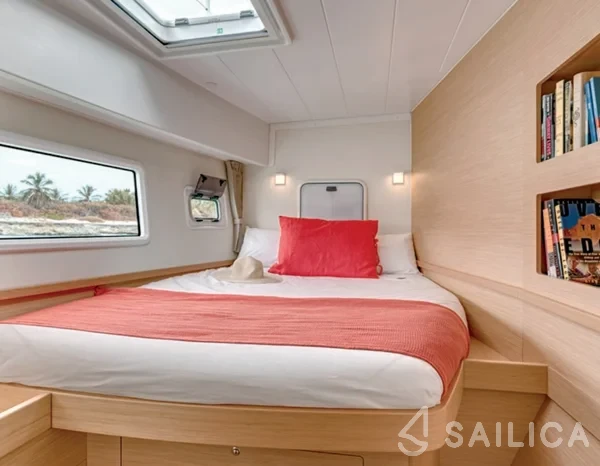 Lagoon 42 - Yacht Charter Sailica