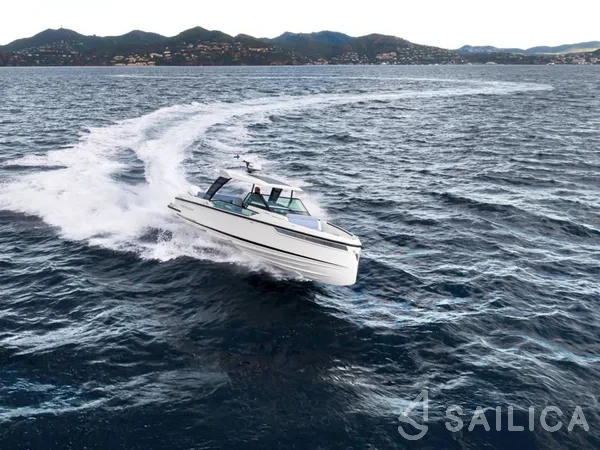 Saxdor 320 GTO - Yacht Charter Sailica