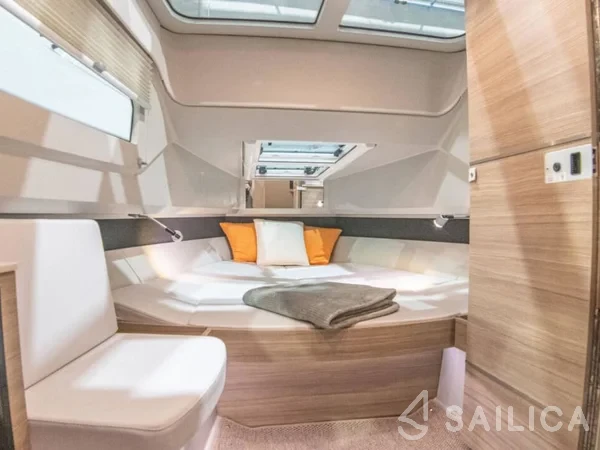 Saxdor 320 GTO - Yacht Charter Sailica