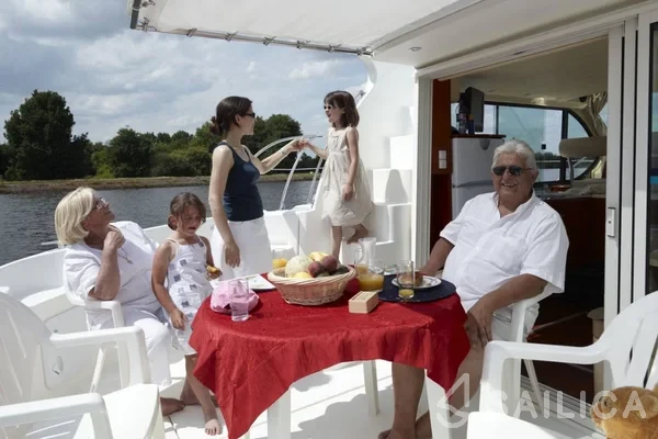 Estivale Sixto - Yacht Charter Sailica