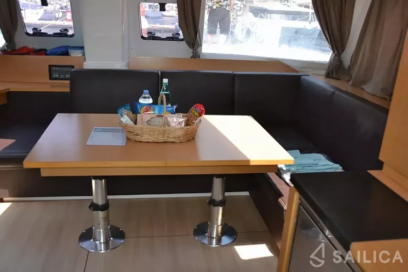 Helia 44 - Yacht Charter Sailica