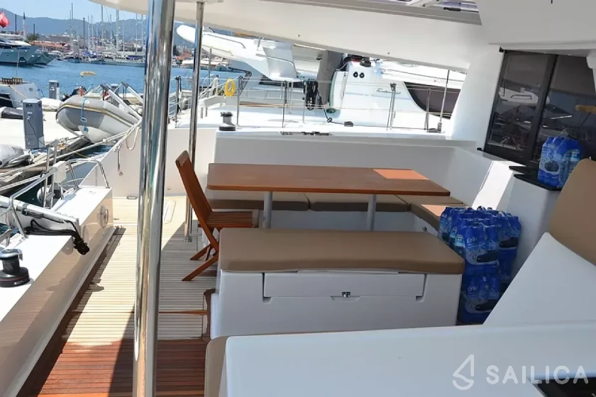 Helia 44 - Yacht Charter Sailica