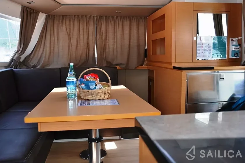 Helia 44 - Yacht Charter Sailica